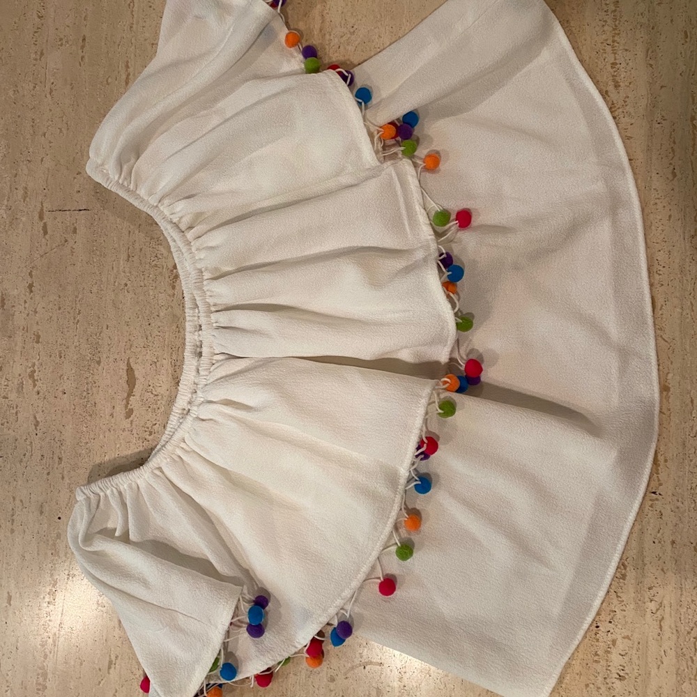 White top with pom poms